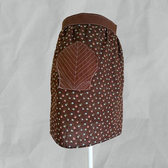 Vintage Half Apron Brown Fabric with Small Floral Print and Leaf Design Pocket - Picture 2 of 4